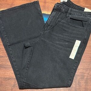 Universal Thread Straight-Leg Jeans in Black